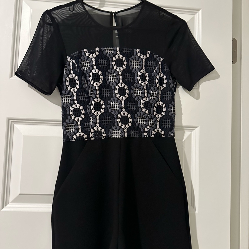 Black and White Sheath Jumpsuit with Crew Neck for Cocktail